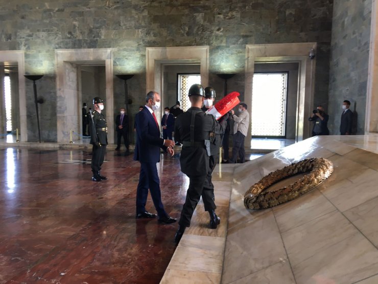 Bakan Gül ve yeni HSK üyeleri Anıtkabir’i ziyaret etti