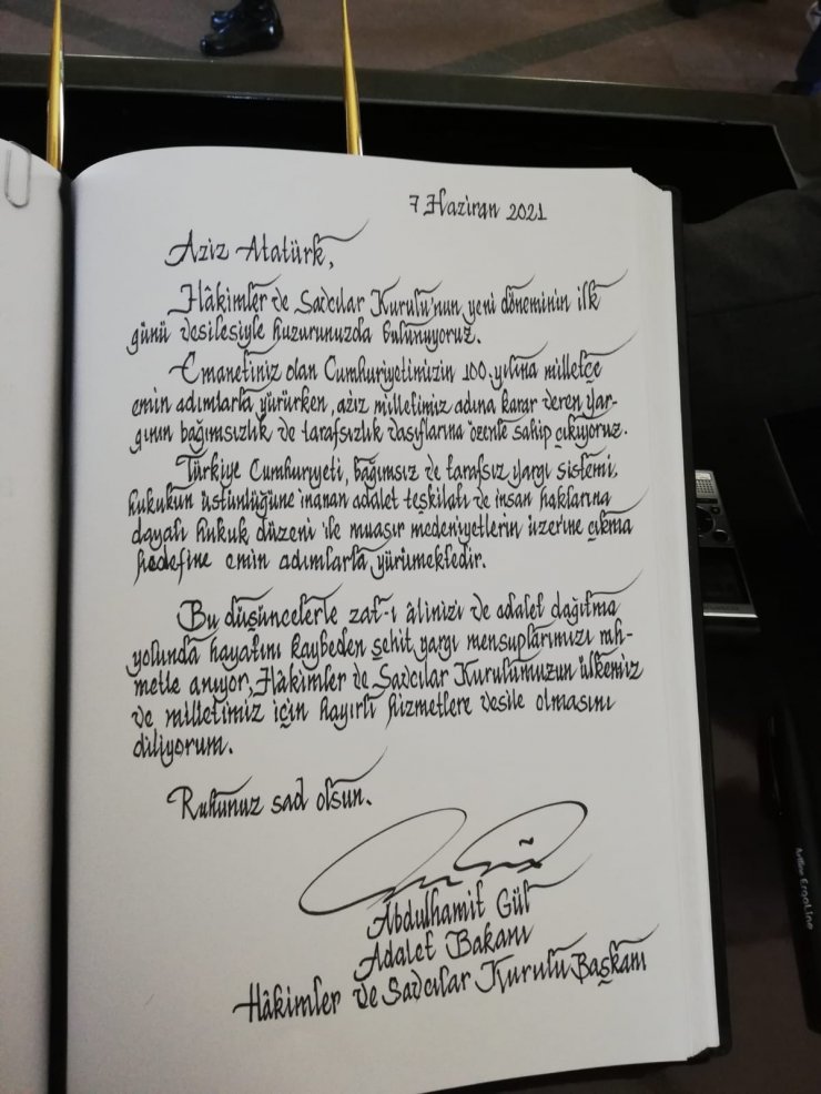 Bakan Gül ve yeni HSK üyeleri Anıtkabir’i ziyaret etti