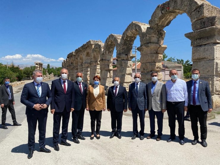 İYİ Parti Genel Başkanı Akşener, Niğde’de esnafla buluştu