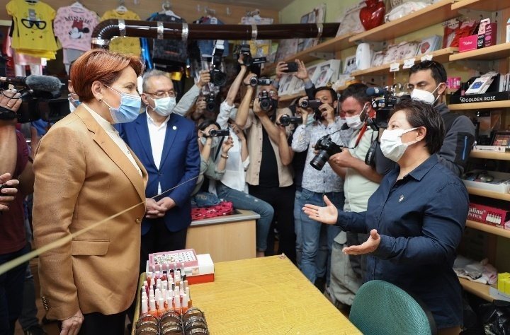 İYİ Parti Genel Başkanı Akşener, Niğde’de esnafla buluştu