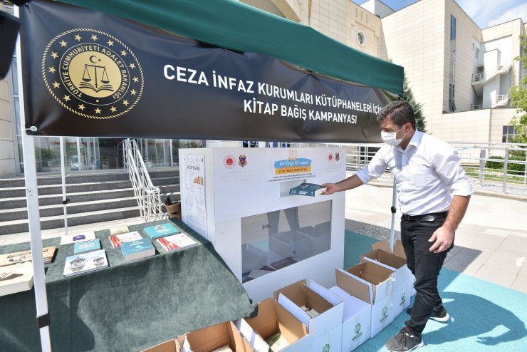Karatay Belediyesi’nden kitap bağışı kampanyasına destek