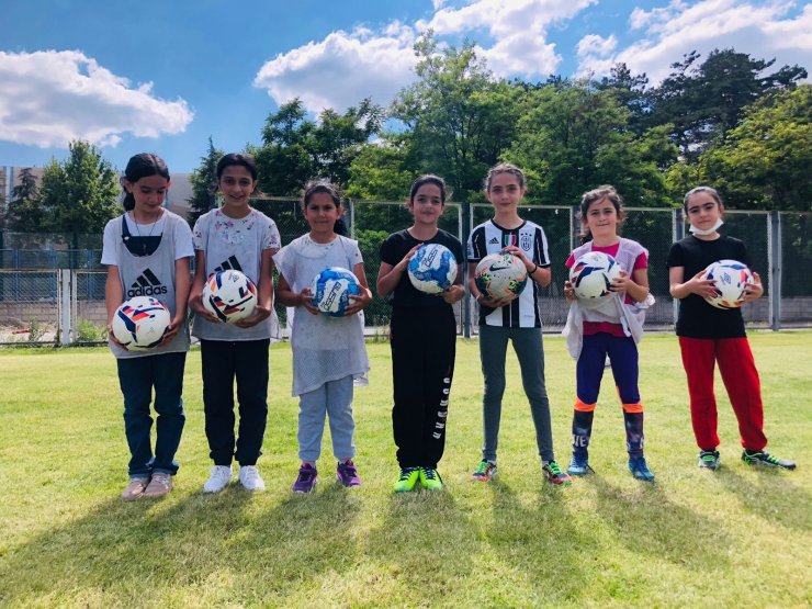 Sedat Kılınç İnşaat Kayseri Gençlerbirliği Kız FutbolAkademisi çalışmalara başladı