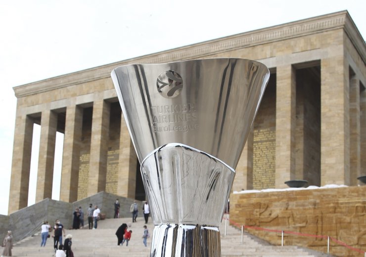 Euroleague ve Basketbol Süper Ligi şampiyonu Anadolu Efes, Anıtkabir’de