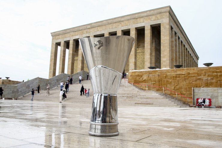 Euroleague ve Basketbol Süper Ligi şampiyonu Anadolu Efes, Anıtkabir’de