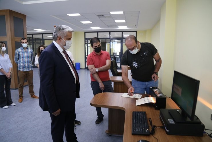 ASÜ’de engelsiz kütüphane teknolojik altyapısıyla dikkat çekiyor