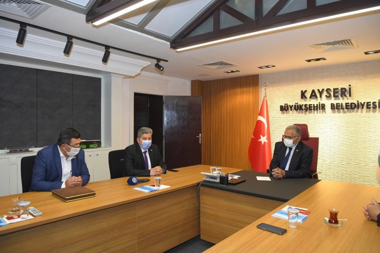 Başkan Büyükkılıç’a Ziraat Odalarından teşekkür plaketi
