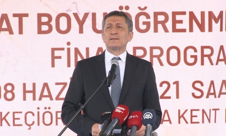 Bakan Selçuk: “Eğitimin hayat boyu, her mekan ve her zaman da yürütülmesi lazım”