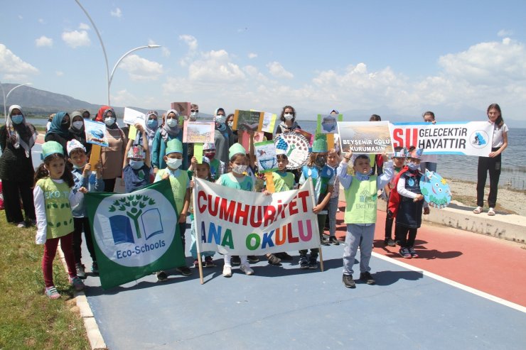 Göl kıyısında yürüyüş yapan öğrenciler ‘Beyşehir Gölü kurumasın, hayat durmasın’ dedi