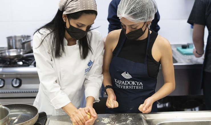 Kapadokya Üniversitesi, aşçılık atölyeleri ile öğrencilerin kariyerine ışık tutuyor