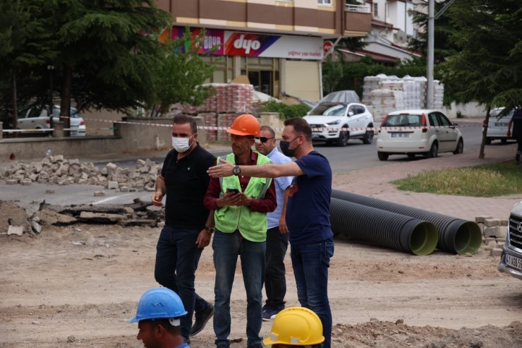 Vefa Küçük Caddesinde içme suyu hattı yenileniyor