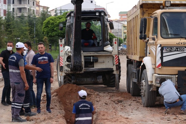 Vefa Küçük Caddesinde içme suyu hattı yenileniyor