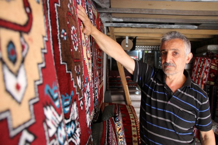 Bin yıllık geleneği kentte tek başına sürdürüyor