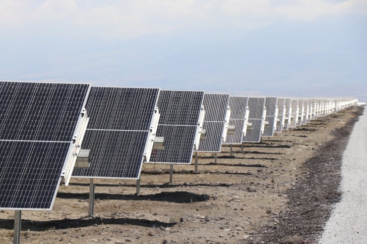 Dev güneş santralinin SCADA binasının temeli bakanların katılımıyla atıldı