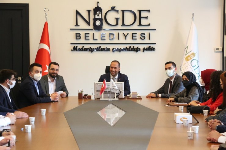 AK Gençler Niğde Belediye Başkanı Özdemir’i ziyaret etti