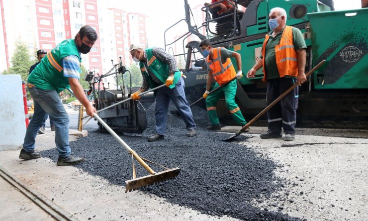 Çankaya Belediyesi’nin asfalt çalışmaları Çayyolu bölgesinde devam ediyor