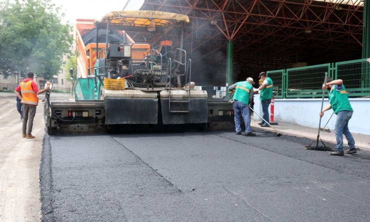 Çankaya Belediyesi’nin asfalt çalışmaları Çayyolu bölgesinde devam ediyor