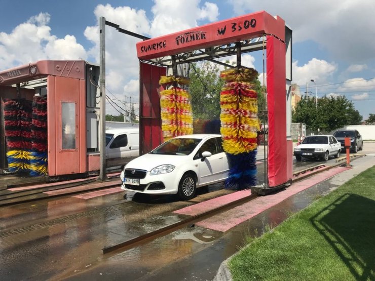 Araç yıkama makinelerinde hafta sonu yoğunluğu