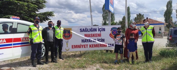 Jandarma ekipleri maske ve emniyet kemerinin önemini anlattı