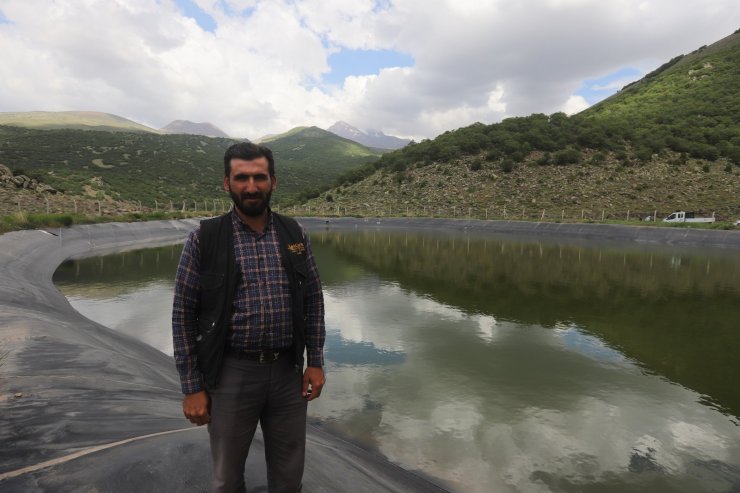 Büyükşehir 15 bin koyunu Erciyes’ten eriyen kar sularıyla rahatlattı