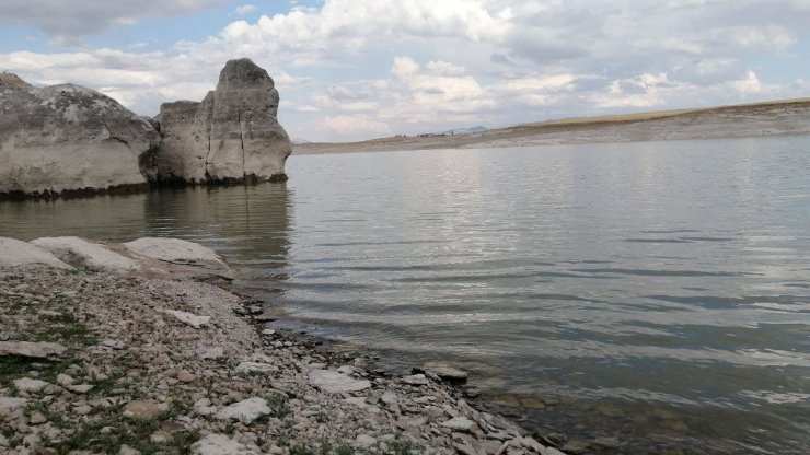 Mamasın Barajı yaz aylarındaki ihtişamını koruyor