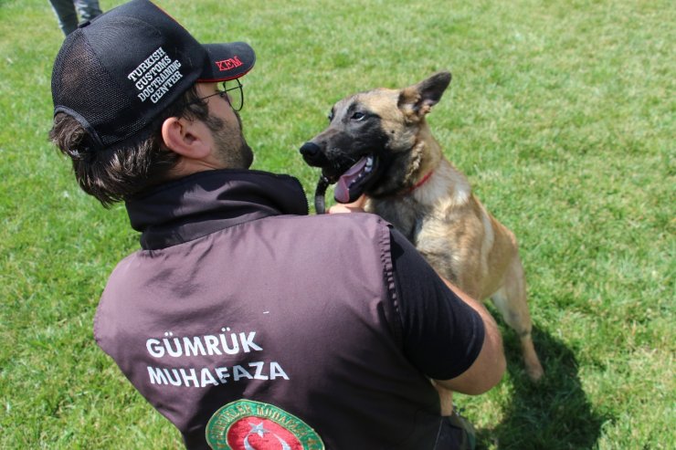 Rekor uyuşturucu yakalamalarına imza atan gümrük muhafaza memurları böyle eğitiliyor