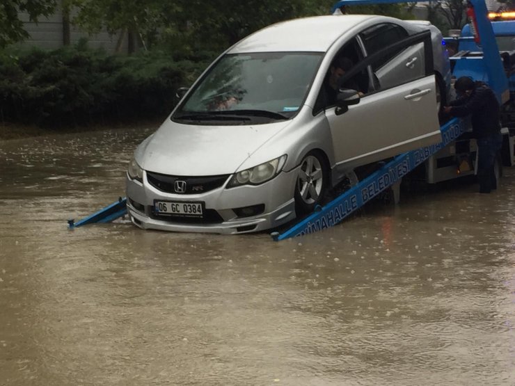 Ankara’da sağanak, sele neden oldu