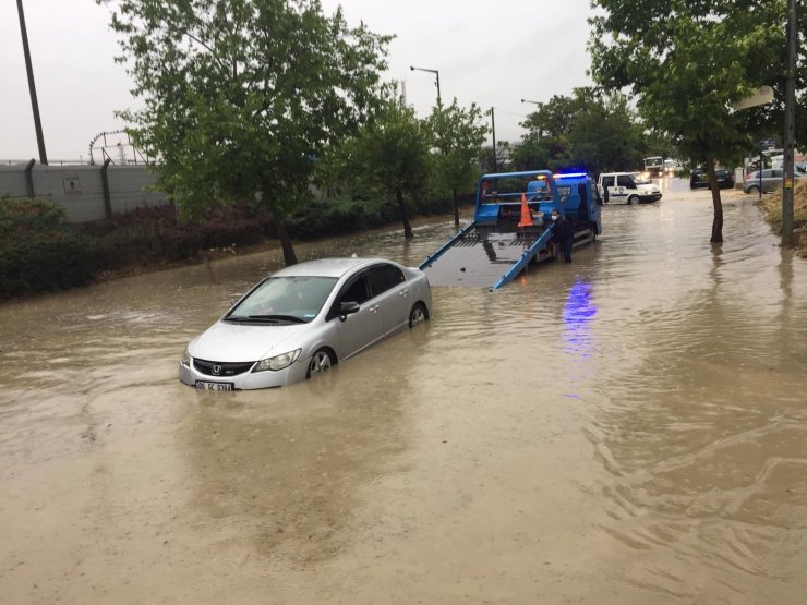 Ankara’da sağanak, sele neden oldu