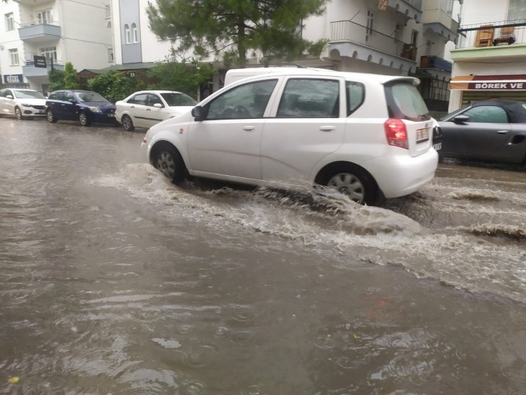 Ankara’da sağanak, sele neden oldu