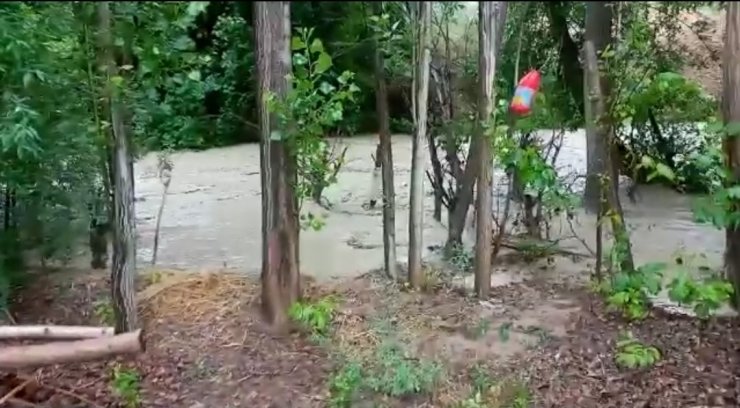Nallıhan’da sel sonrası bir ev taşkın tehlikesi yaşadı