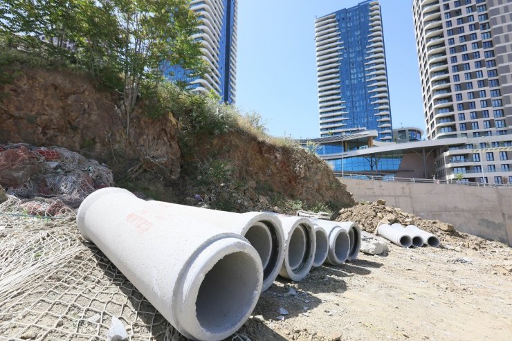 ASKİ İmrahor Vadisi’nde açıktan akan kanalizasyon hattını yeniliyor
