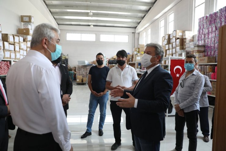 “Melikgazi Kıyafet Evi” ihtiyaç sahiplerini giydirmeye devam ediyor