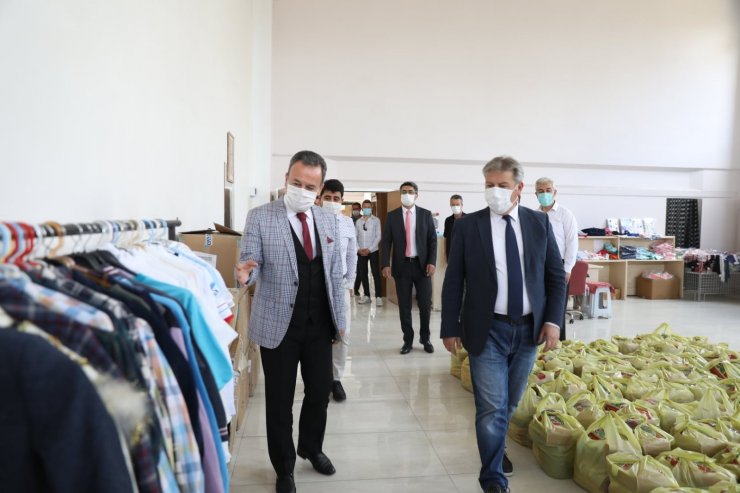 “Melikgazi Kıyafet Evi” ihtiyaç sahiplerini giydirmeye devam ediyor