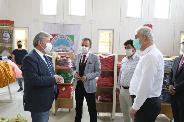 “Melikgazi Kıyafet Evi” ihtiyaç sahiplerini giydirmeye devam ediyor