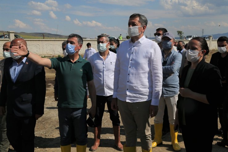 Bakan Selçuk, Kaymakam Bilgihan ve Başkan Şimşek, Gölbaşı’nda sel felaketi yaşanan bölgede