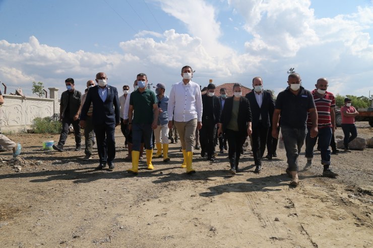 Bakan Selçuk, Kaymakam Bilgihan ve Başkan Şimşek, Gölbaşı’nda sel felaketi yaşanan bölgede
