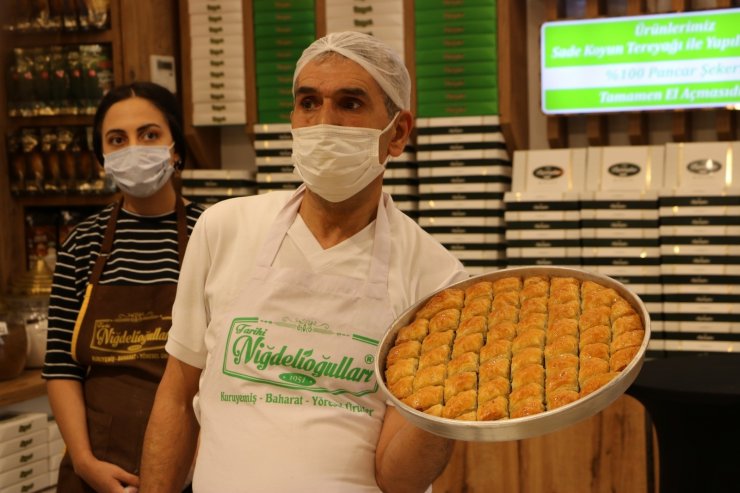 Niğde elmasından baklava ve lokum yaptılar