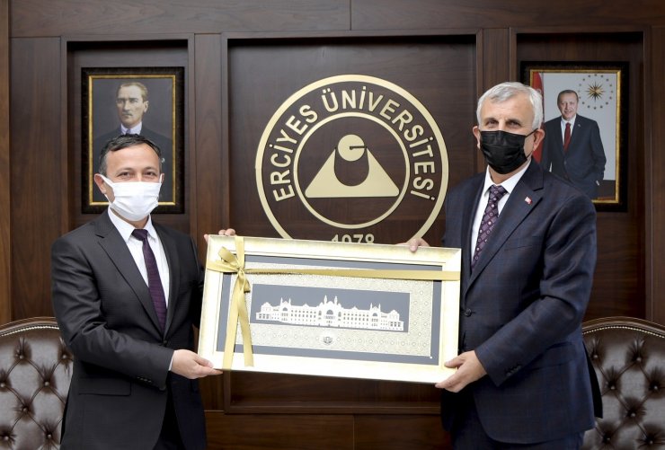 SBÜ Rektörü Erdöl, ERÜ Rektörü Çalış’ı Ziyaret Etti