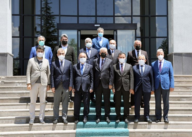 SBÜ Rektörü Erdöl, ERÜ Rektörü Çalış’ı Ziyaret Etti