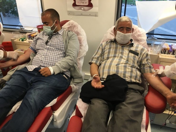 AK Parti Kayseri İl Teşkilatından Kızılay’a kan desteği