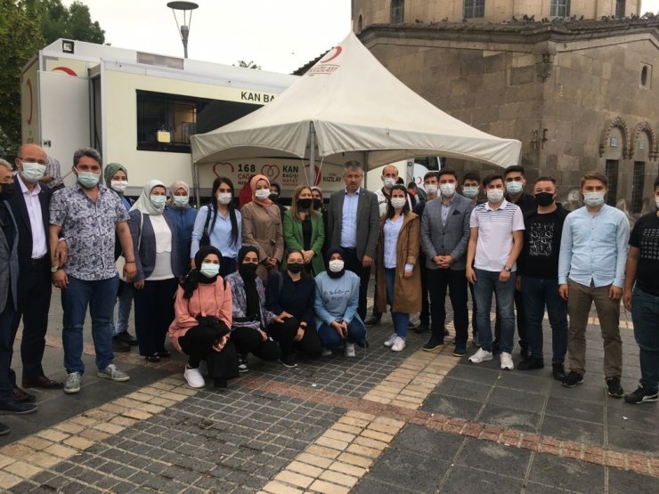 AK Parti Kayseri İl Teşkilatından Kızılay’a kan desteği