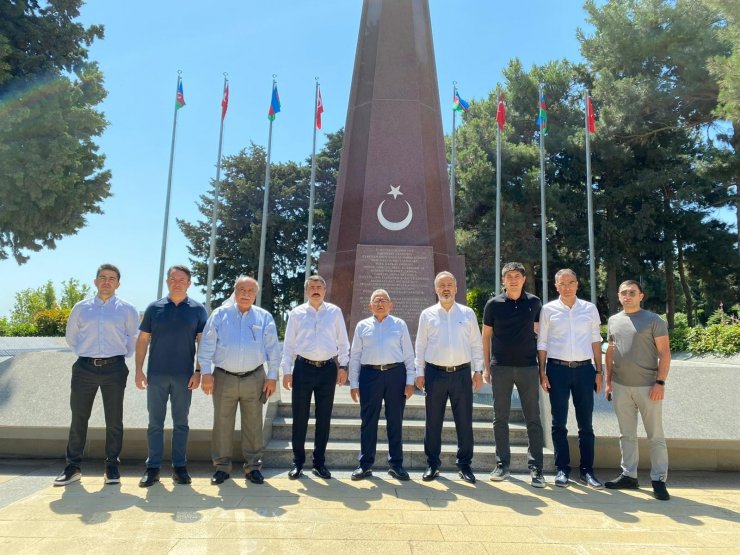 Başkan Büyükkılıç Bakü’de Türk ve Azerbaycan şehitliklerini ziyaret etti