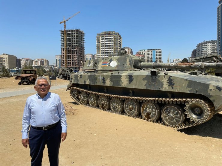 Başkan Büyükkılıç Bakü’de Türk ve Azerbaycan şehitliklerini ziyaret etti