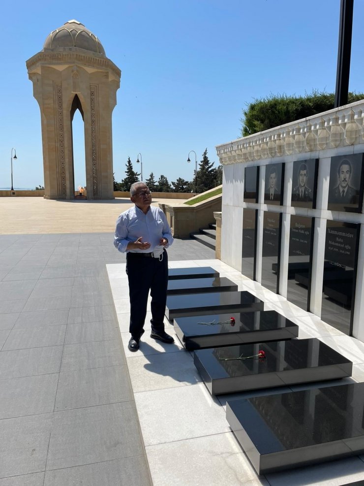 Başkan Büyükkılıç Bakü’de Türk ve Azerbaycan şehitliklerini ziyaret etti