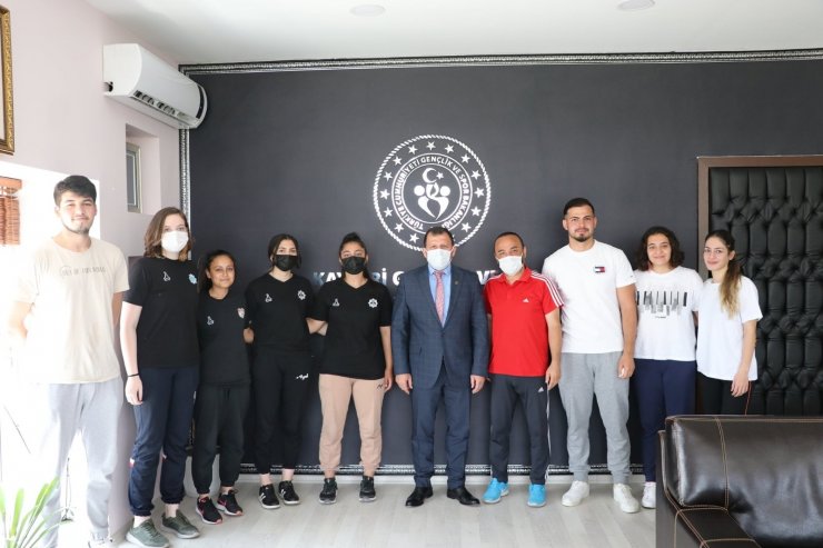 Milli hentbolcular ve İmam Hatip Mezunları’ndan Kabakcı’ya ziyaret