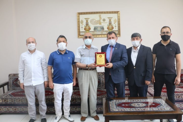 Milli hentbolcular ve İmam Hatip Mezunları’ndan Kabakcı’ya ziyaret