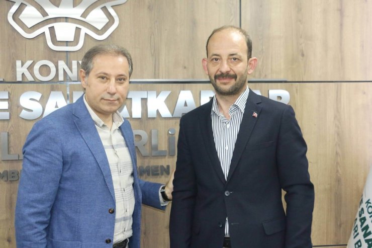 Yere düşen Türk bayrağını kaldıran minibüs şoförüne ödül