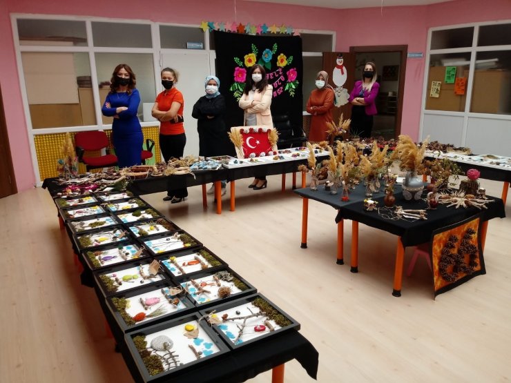 Minikler, doğadan topladıkları ürünleri sanata dönüştürdü