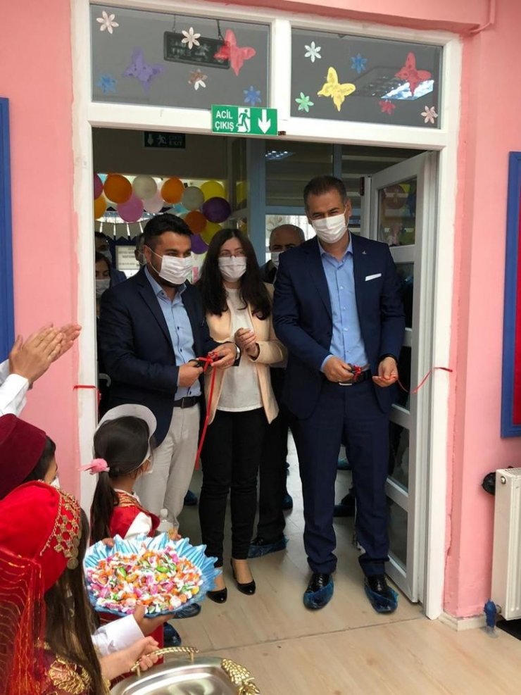 Minikler, doğadan topladıkları ürünleri sanata dönüştürdü