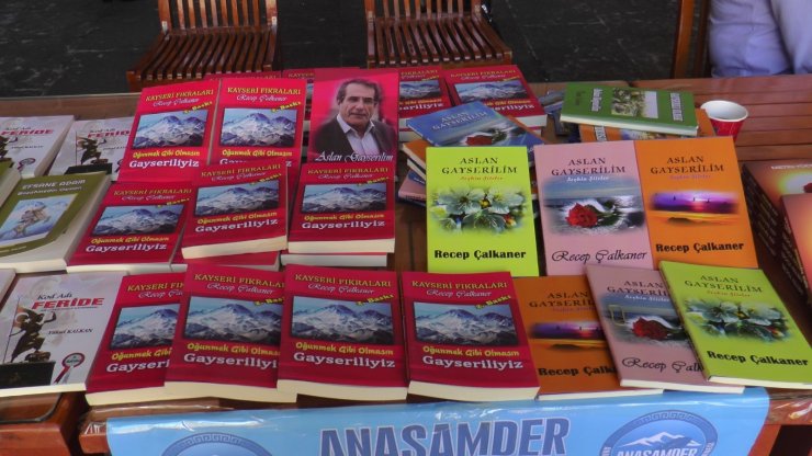 Yazarlar normalleşme sonrası okurları ile buluştu