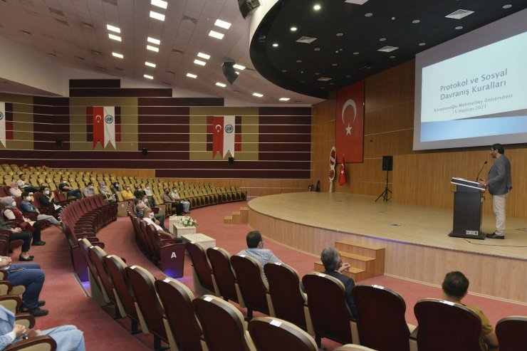 KMÜ’de protokol ve sosyal davranış kuralları eğitimi verildi